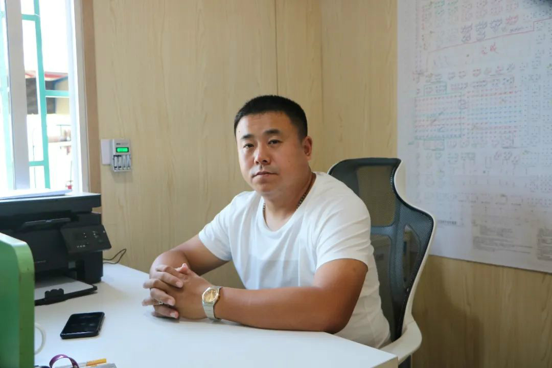 液压静力压桩机从1台到21台，，，，，，他只用了8年！