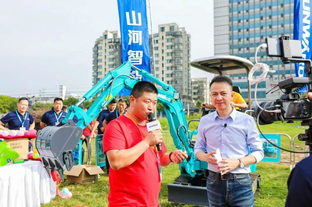 2020全球微挖大会 LETOU乐投智能精品微挖赢得满堂彩