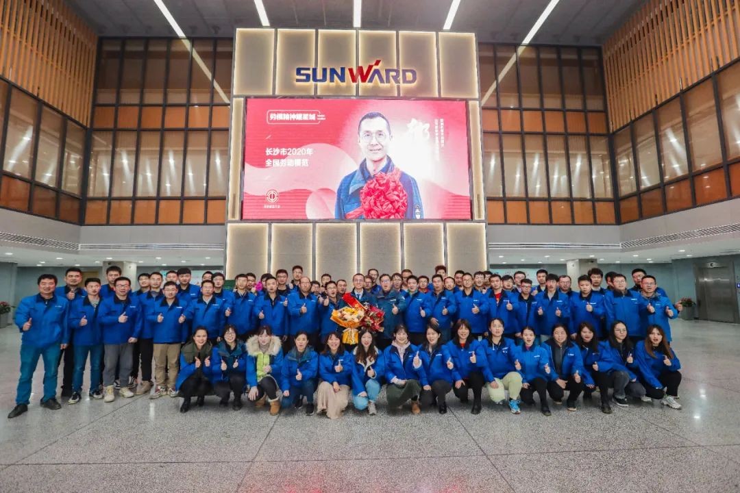 LETOU乐投智能召开天下劳动模范郝鹏载誉归来分享会