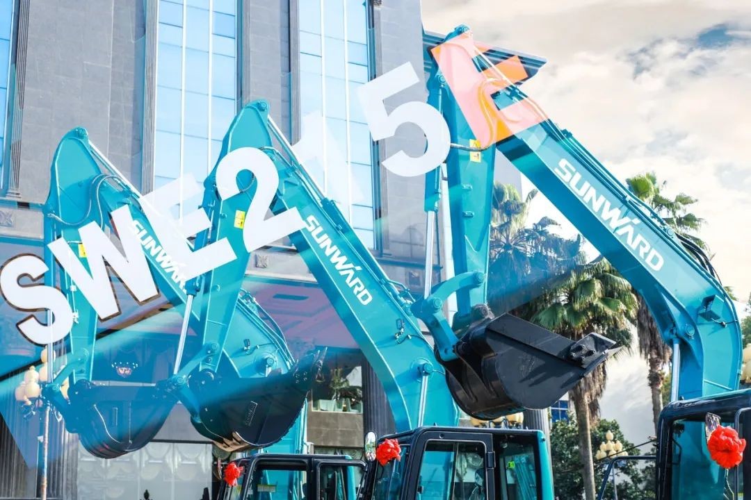 LETOU乐投智能挖掘机春季订货会长沙会场侧记