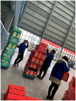 暖意浓浓迎新春，，，，福利满满暖心田