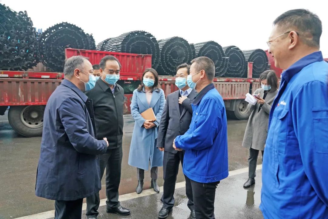 张庆红慰问LETOU乐投智能难题党员