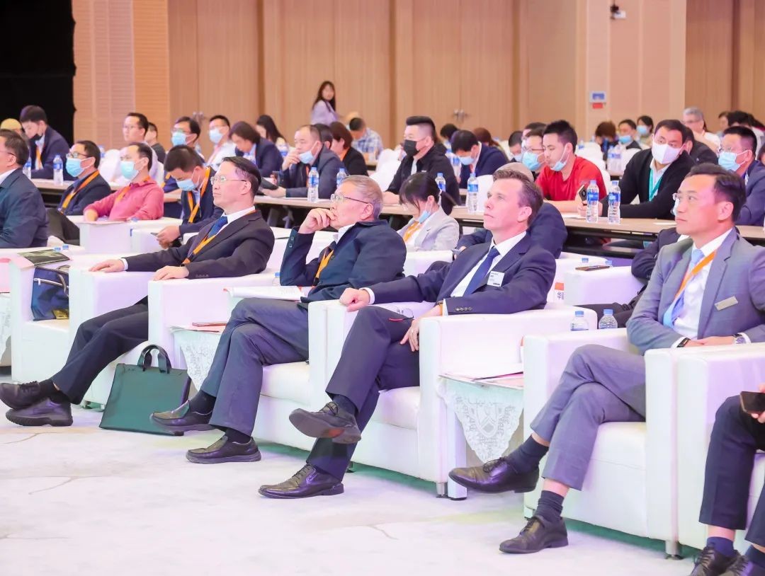 何清华出席长沙国际工程机械工业链生长峰会，，，，走“双循环”蹊径要害在于“要做好自己的事情”