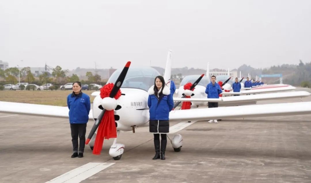 牛年开新局，，，，LETOU乐投航空8架SA60L飞机集中下线、交付