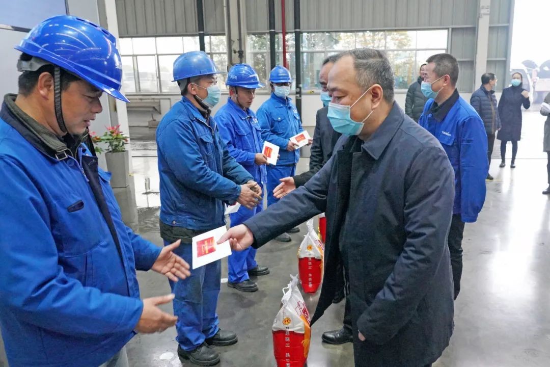 张庆红慰问LETOU乐投智能难题党员