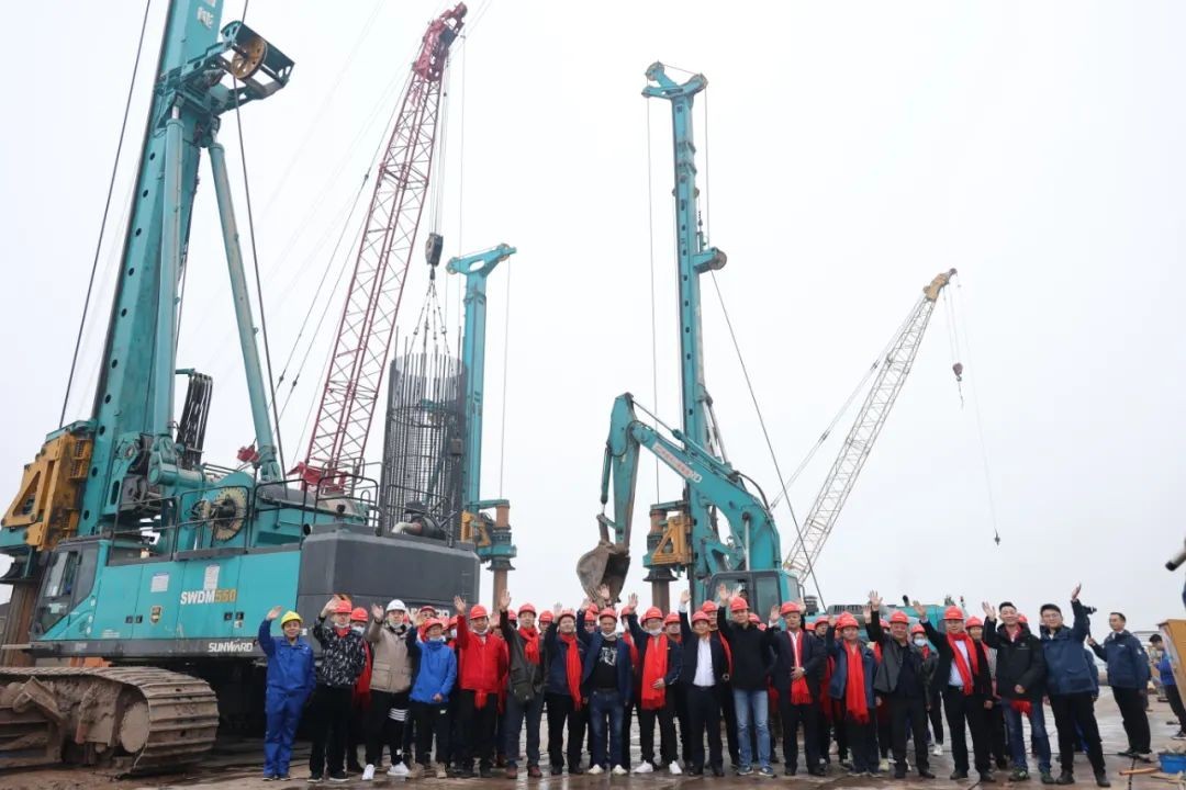 惊艳！LETOU乐投智能低净空旋挖钻机广西获赞