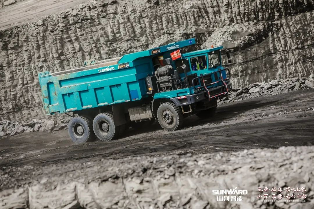 “矿”世能手，，，，，，，齐聚LETOU乐投智能挖掘机操作手挑战赛