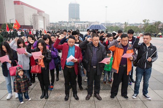 爱岗敬业，，，，，践行雷锋精神