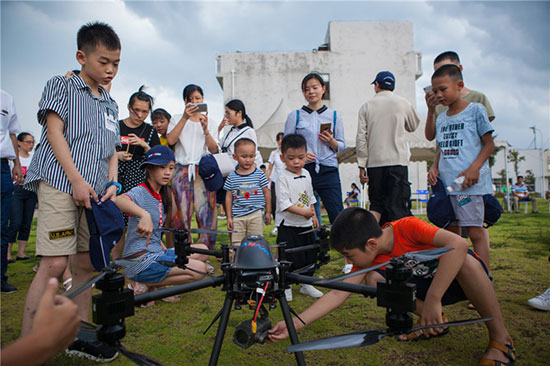 这个炎天，，，，，，亲子玩转LETOU乐投智能“三栖”装备