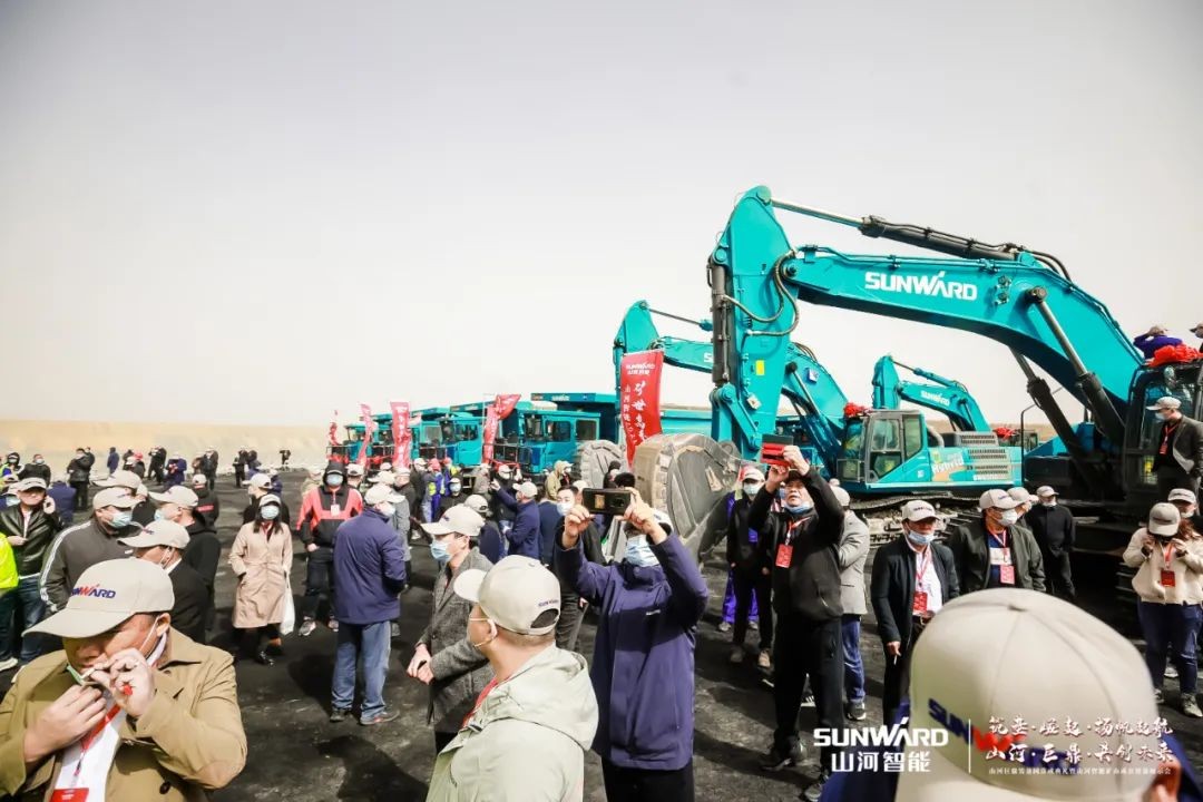 “矿”世能手，，，，，，，齐聚LETOU乐投智能挖掘机操作手挑战赛