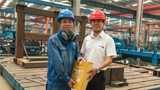 万力集团“送清凉”活动，，，，，，，慰问一线员工