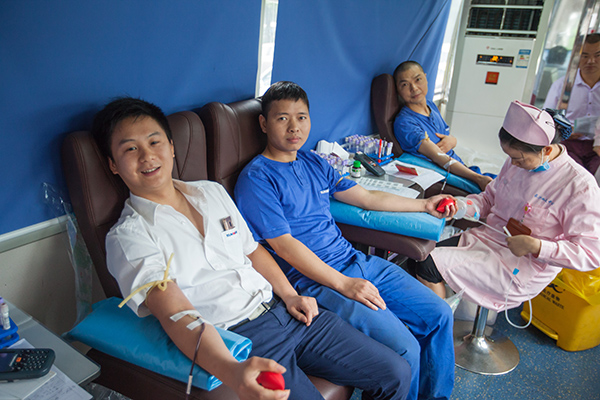 LETOU乐投智能百余员工 冒雨争相献血