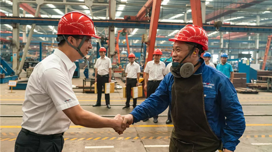 万力集团“送清凉”活动，，，，，，，慰问一线员工