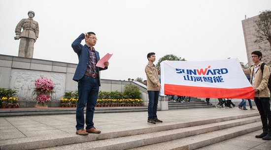 爱岗敬业，，，，，践行雷锋精神