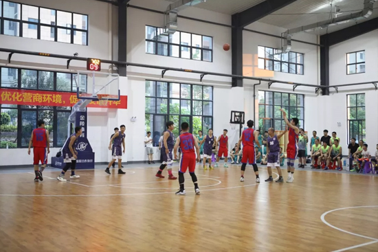 以球为媒，，，首届“LETOU乐投杯”篮球约请赛架起政企连心桥