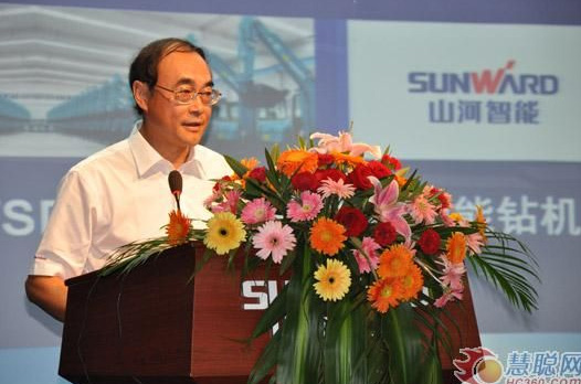 慧聪网——LETOU乐投智能双动力头强力多功效钻机工法钻研会举行