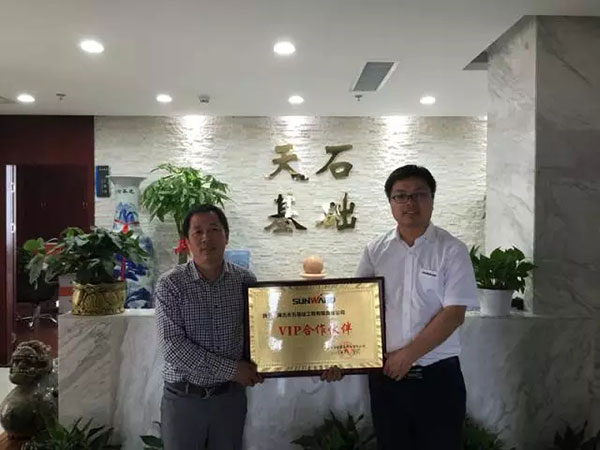 一起相随，，，，，LETOU乐投智能伴他功成名就