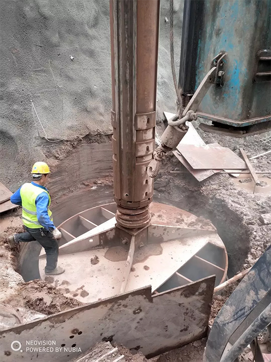 3.5米直径高效入岩，，，他携LETOU乐投智能旋挖名动山城