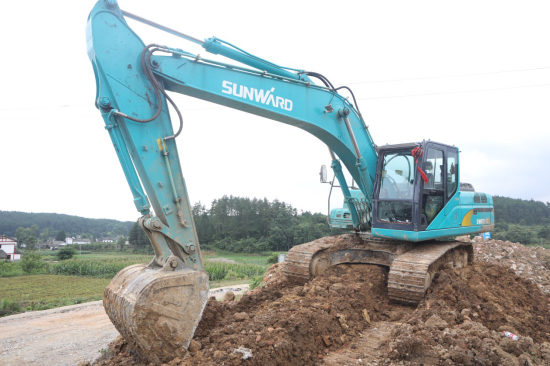 六年六台挖机 邓老板是个“LETOU乐投迷”