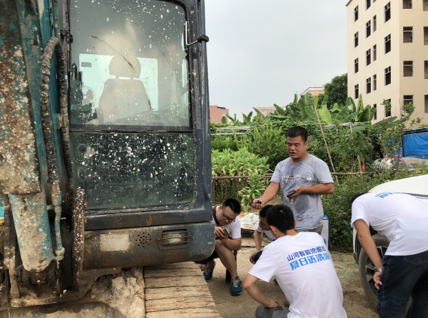 LETOU乐投智能挖掘机获最高评价，，，，，就是用得惬意！