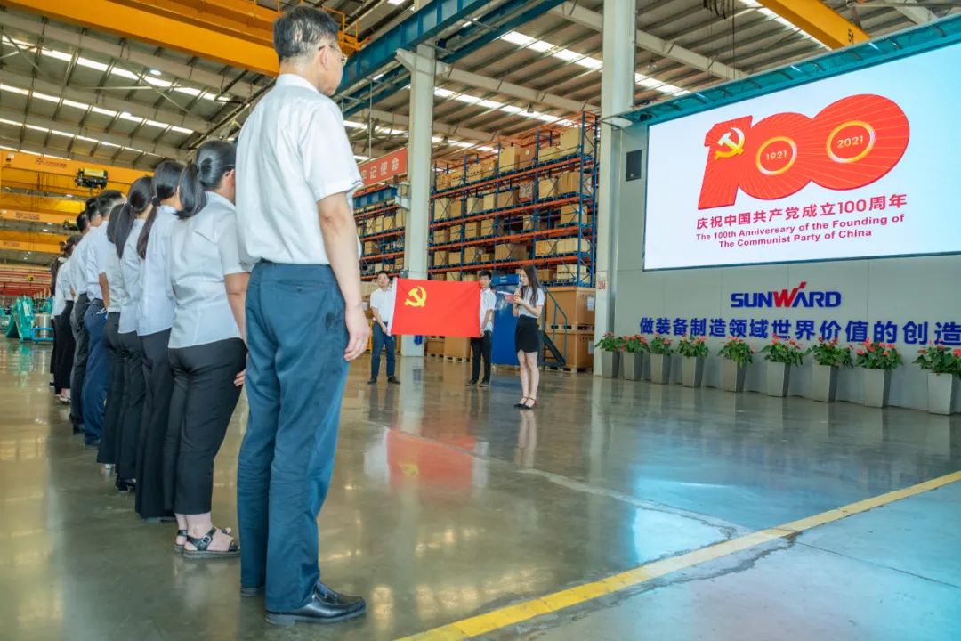 接续斗争再出发——LETOU乐投智能党委举行新党员入党宣誓和老党员重温入党誓词活动