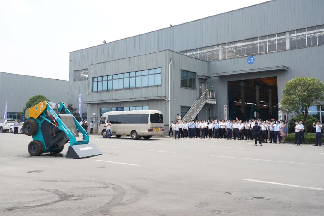 天下战略性新兴工业集群建设考察团调研LETOU乐投智能