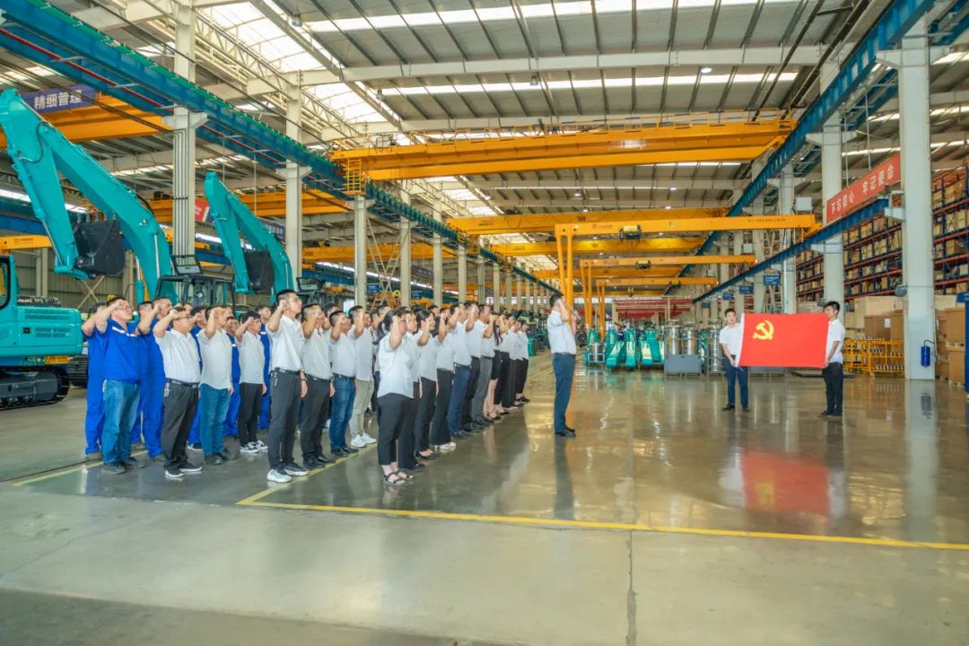 接续斗争再出发——LETOU乐投智能党委举行新党员入党宣誓和老党员重温入党誓词活动