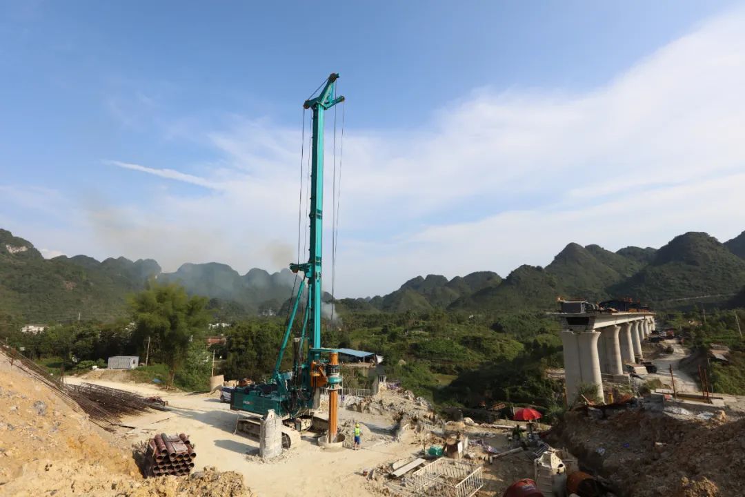 一个月只完成3根桩，，，，，，，，为何客户连连赞美？？？