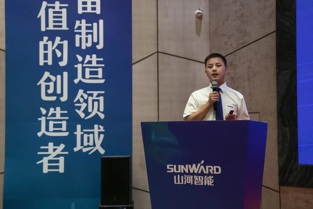 “同心同梦，，，，协力拼搏” ——LETOU乐投智能2021年挖掘机经销商半年度谋划事情聚会圆满召开