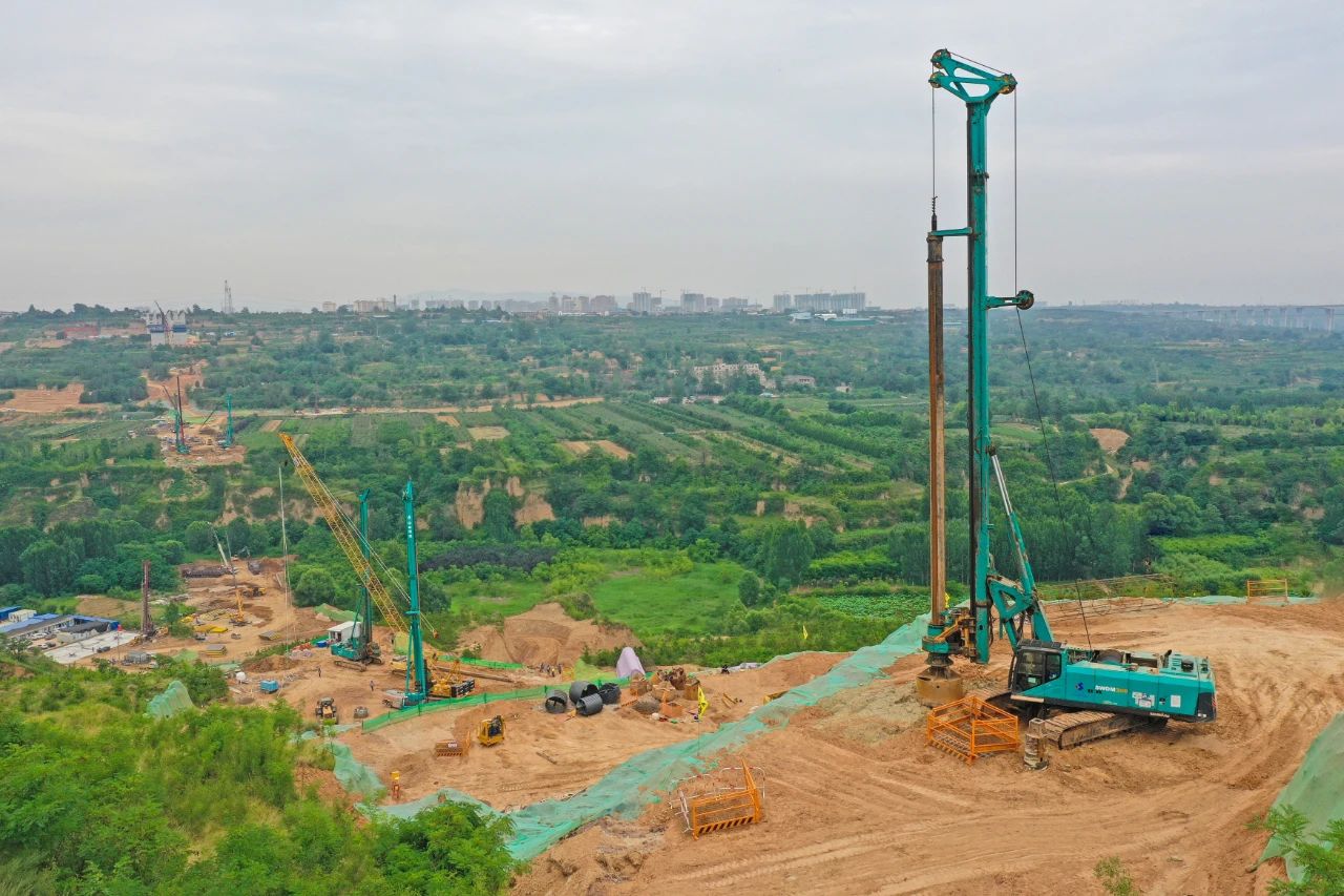 天堑施工，，，，，，，，玉皇阁二号特大桥桩基主力军是LETOU乐投智能旋挖钻机 | 百年风华筑漂亮LETOU乐投（3）