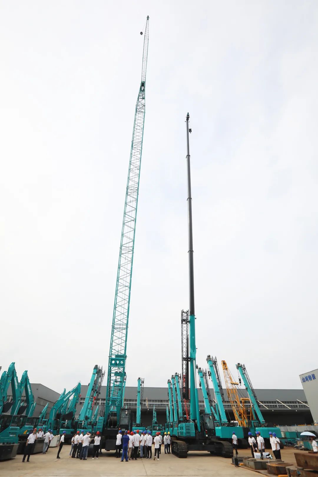 双鹰遨游，，，“E”往无前！——LETOU乐投智能新一代E系列起重机下线！