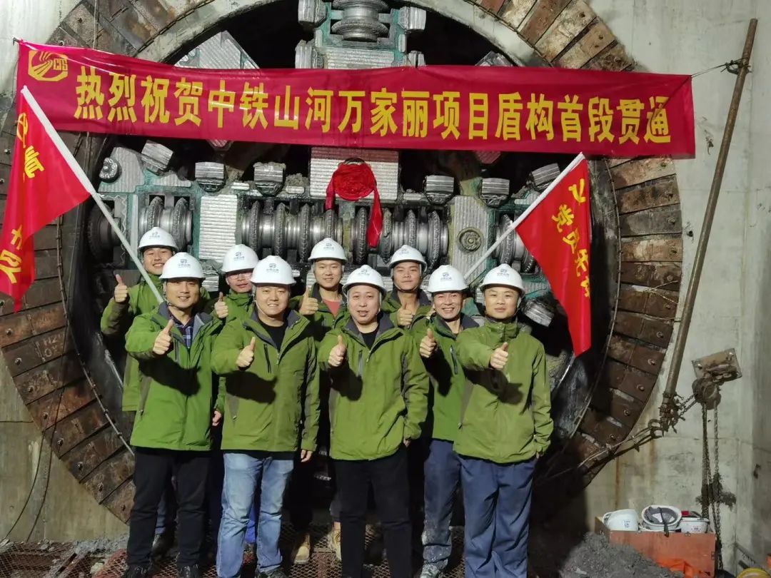 掘进1978米，，，，，，，中铁LETOU乐投首条盾构法施工隧道顺遂意会