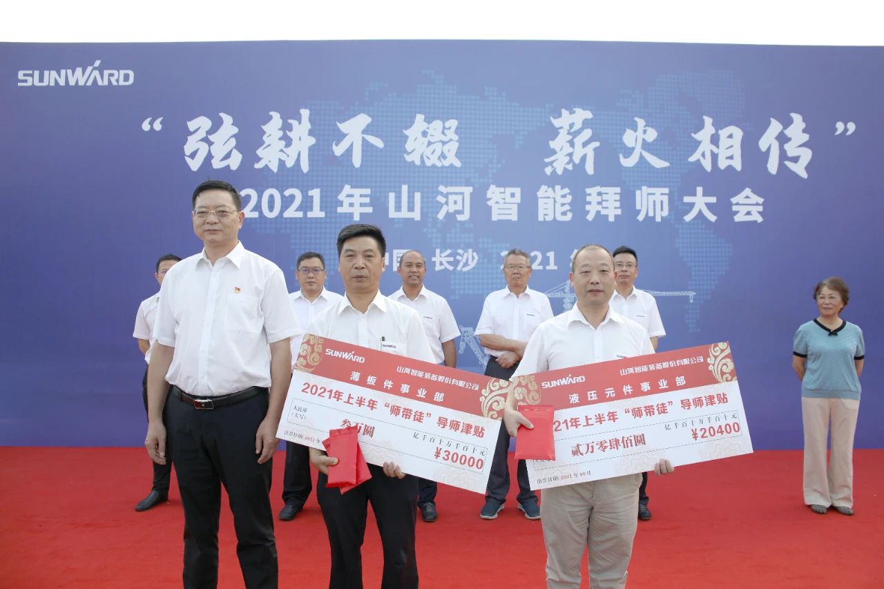 百人齐聚拜师恩 | LETOU乐投智能“传帮带”人才作育模式为公司生长积贮实力