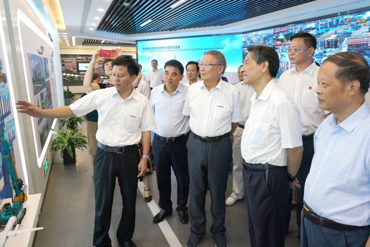 湖南省老科学手艺事情者一行到访LETOU乐投智能