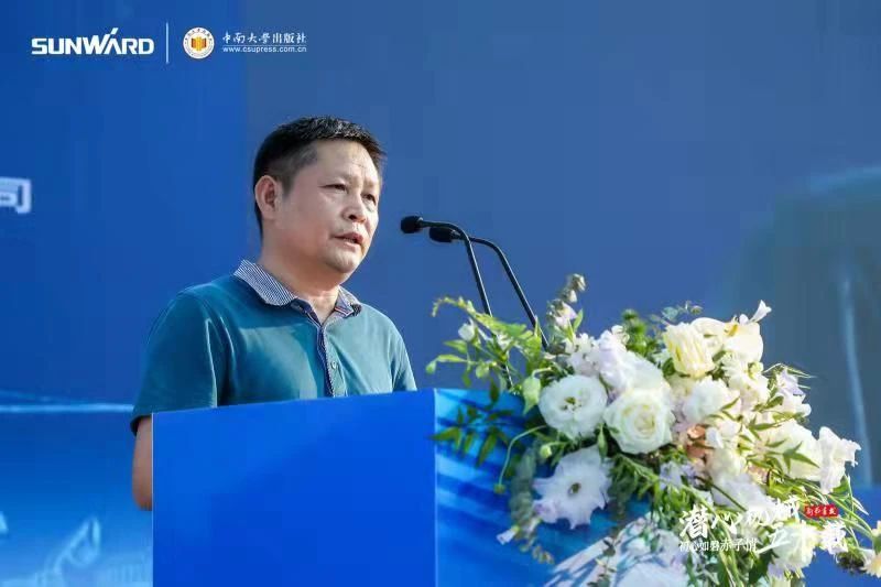 《何清华潜心机械五十年》新书宣布，，，，，，，，背后尚有这些故事