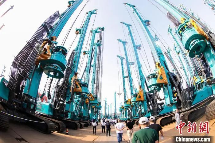 媒体聚焦 | 中新社专访——LETOU乐投智能首创人何清华：向着太阳奔驰的筑梦人