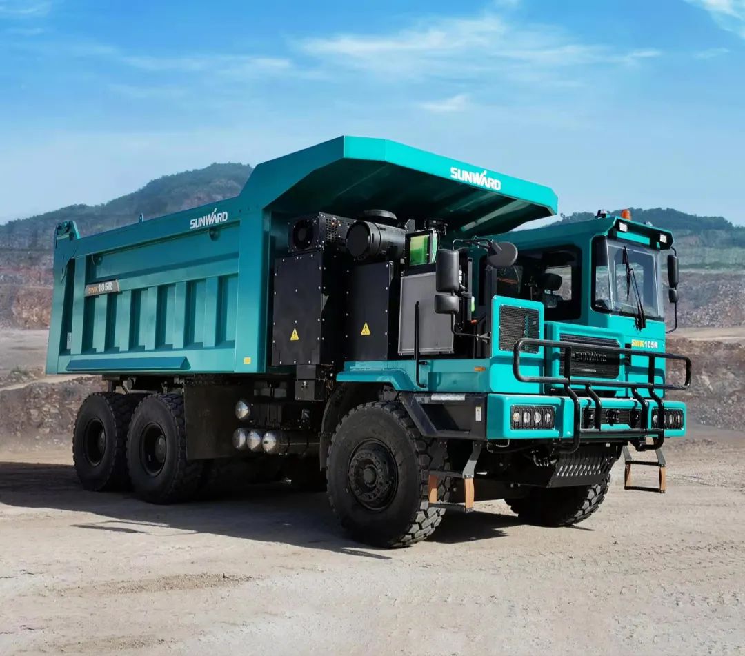 新能源，，，，，，，，长续航！LETOU乐投智能首台LNG增程式宽体矿卡下线交付