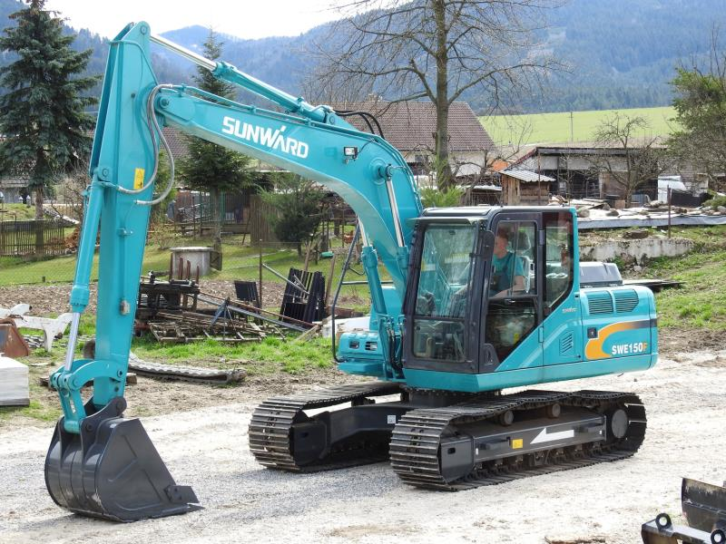 一辆中型的挖掘机的价钱是几多？？？