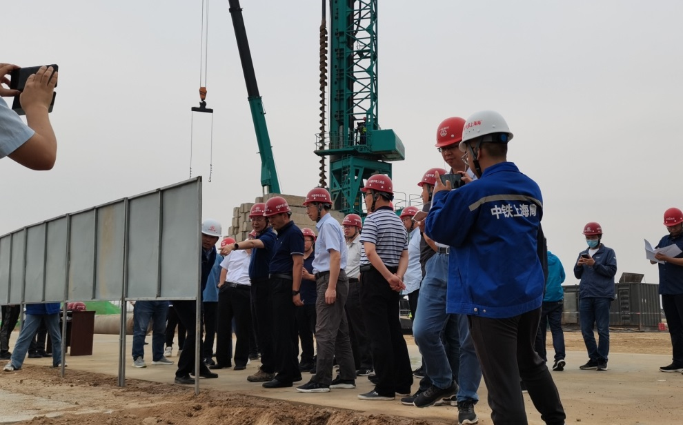 创下纪录！LETOU乐投智能引孔式静力压桩机首次应用于高铁项目