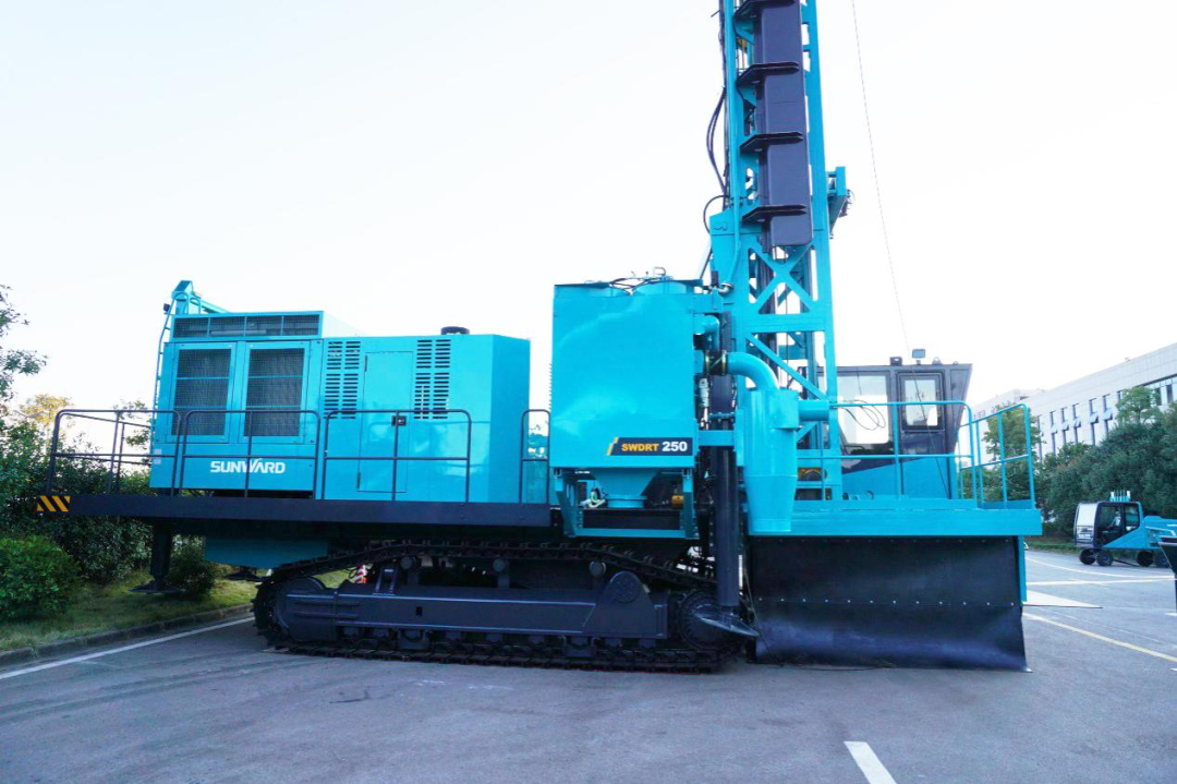 两种钻进模式+更大扭矩！LETOU乐投智能自主研制的全液压牙轮钻机下线