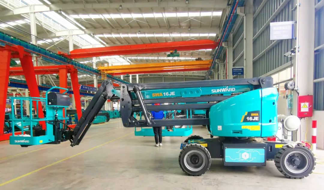 勇闯蓝海！LETOU乐投智能两款臂式高空作业平台正式“出道”