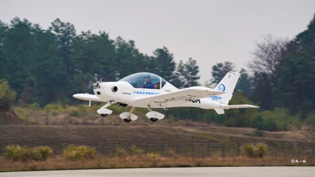 湖南日报 | 我国首款油电混淆动力通用飞机试飞乐成