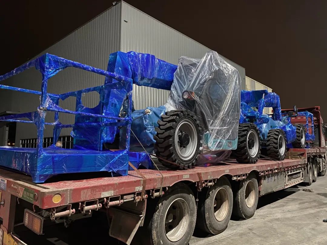 伸缩臂叉装车发往塞尔维亚！LETOU乐投智能一连助力“一带一起”建设