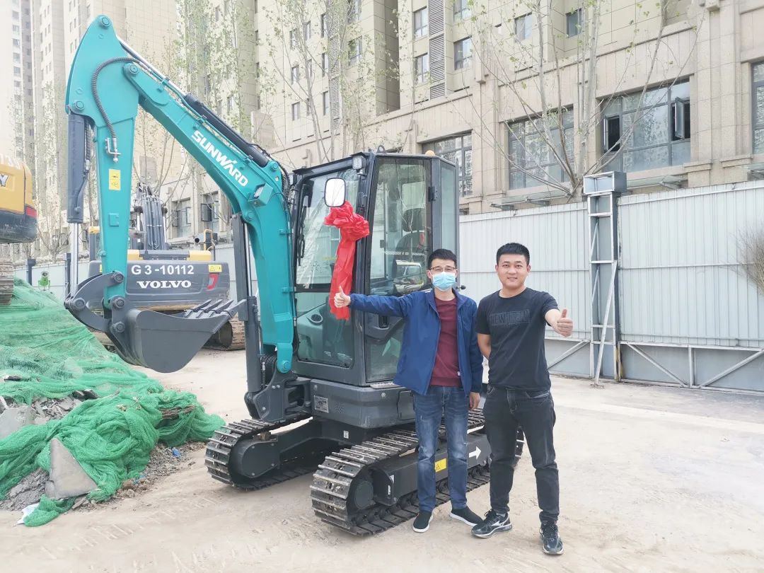 冲、冲、冲！带您感受LETOU乐投智能挖掘机火热交机时刻