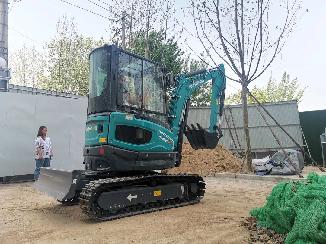 冲、冲、冲！带您感受LETOU乐投智能挖掘机火热交机时刻