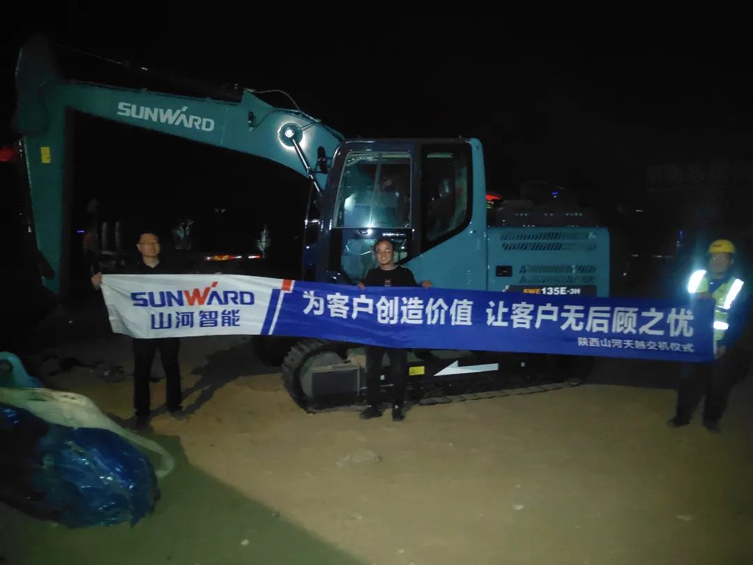 冲、冲、冲！带您感受LETOU乐投智能挖掘机火热交机时刻