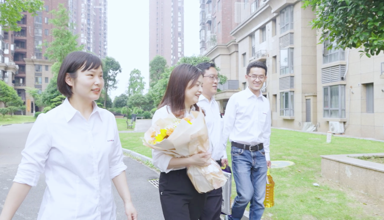 在母亲节，，，，，，，向你们死后的妈妈送去“LETOU乐投家园”的温暖