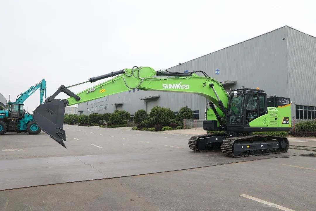 征战川藏铁路！LETOU乐投智能新一代电动挖掘机乐成交付