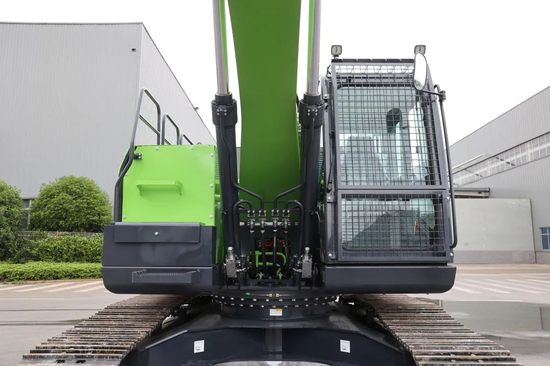 征战川藏铁路！LETOU乐投智能新一代电动挖掘机乐成交付