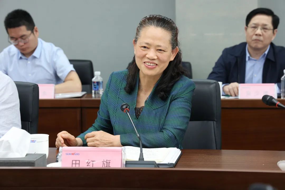 深化产学研相助！中南大学校长、中国工程院院士田红旗率团造访LETOU乐投智能